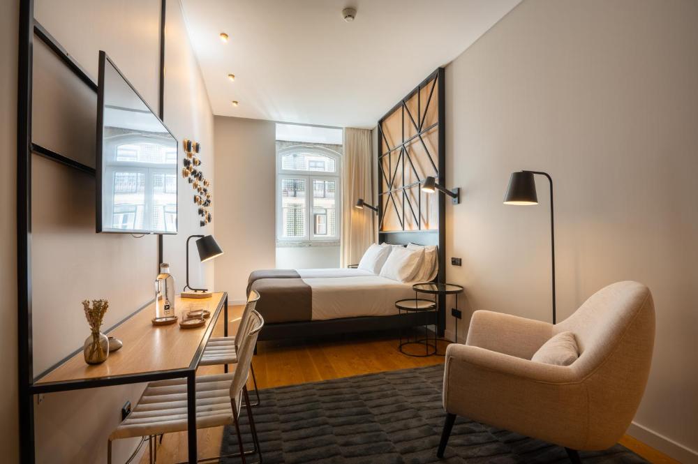 Deluxe Twin Room interior